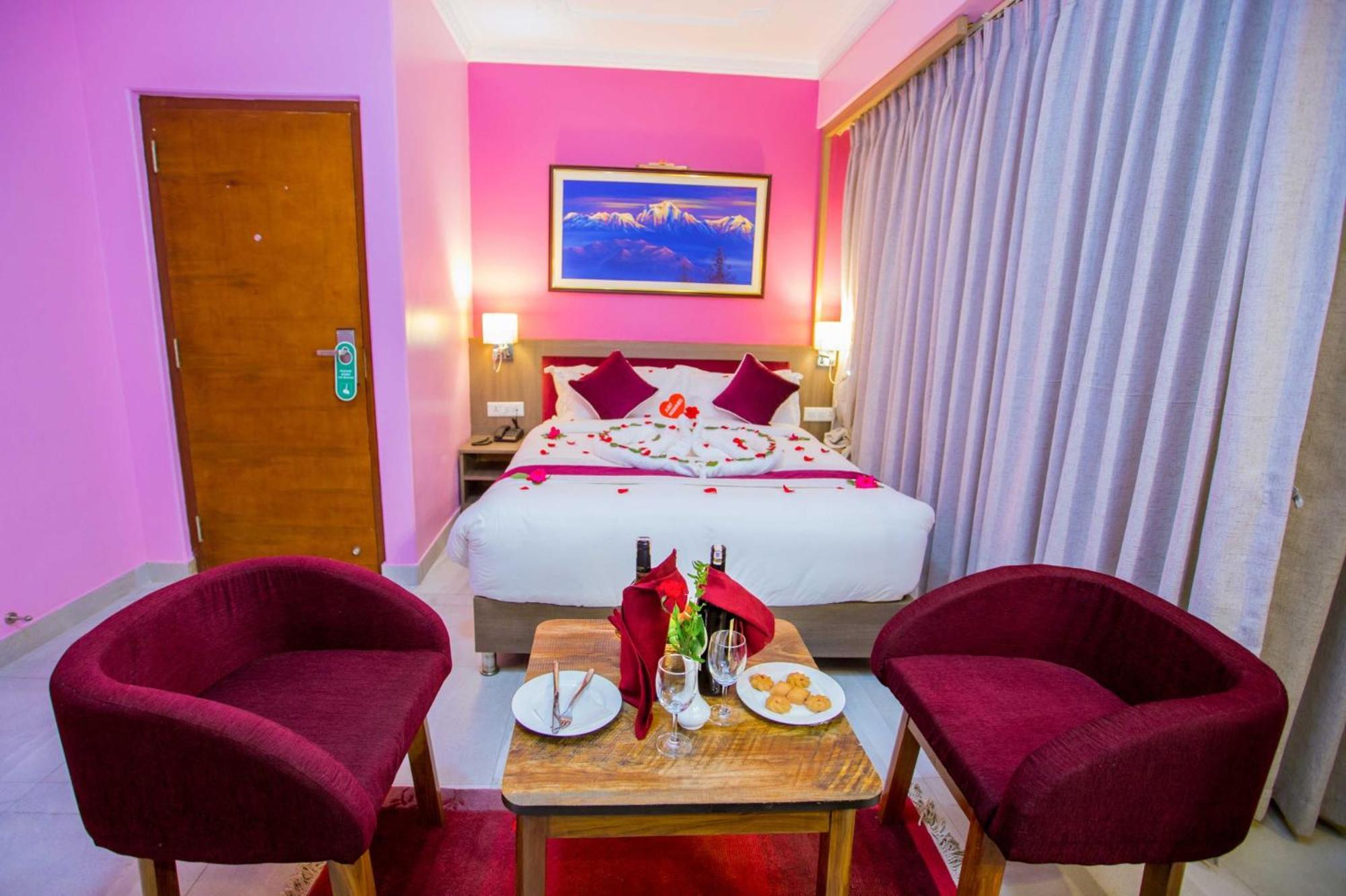 Hotel Task International Pokhara Ngoại thất bức ảnh
